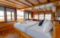 Wakatobi Bedroom,Komodo Boats Charter,Komodo Private Trip by Barakati Cruises Deluxe Phinisi