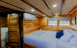 Barakati Bonelolo Cabin,Komodo Open Trips,Open Trip 3D2N by Barakati Cruises Deluxe Phinisi