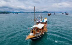 Boat,Komodo Boats Charter,Private Trip by Captain Octopus Deluxe Phinisi