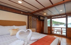 Open Trip 3D2N by Elrora Luxury Phinisi, Deluxe Cabin