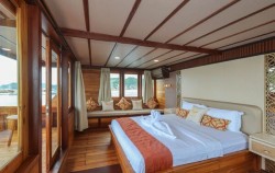 Open Trip 3D2N by Elrora Luxury Phinisi, Master Cabin