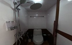 Deluxe Bathroom,Komodo Open Trips,Open Trip 3D2N by Invictus Deluxe Phinisi