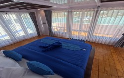 Master Cabin image, Private Trip by Invictus Deluxe Phinisi, Komodo Boats Charter