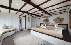 Private trip by La Costa Luxury Phinisi, Master Cabin