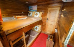 Share Cabin image, Komodo Open Trip 3D2N by My Moon Superior Phinisi, Komodo Open Trips