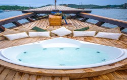 Jacuzzi,Komodo Boats Charter,Private Trip by Navila Luxury Phinisi