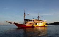 Phinisi Boat,Komodo Boats Charter,Private trip by Singkolo Superior Phinisi