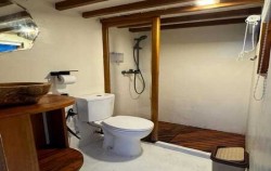 The Anja Bathroom,Komodo Boats Charter,Private trip by The Anja Superior Phinisi