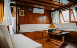 Lobby,Komodo Boats Charter,Private trip by White Pearl 2 Superior Phinisi