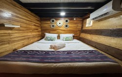 Superior Cabin image, Open Trip 3D2N by Carnaby Luxury Phinisi, Komodo Open Trips