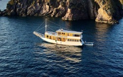 Phinisi Boat,Komodo Open Trips,Open Trip 3D2N by New Pandawa Deluxe Phinisi